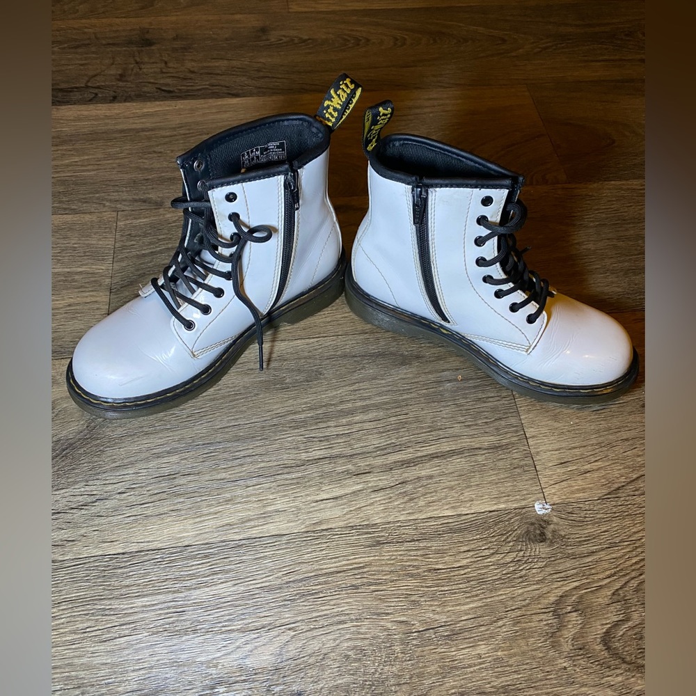 VGUC White Dr. Martens Boots Women’s Size 5/Men’s Size 4 Big Kid - Picture 2 of 13